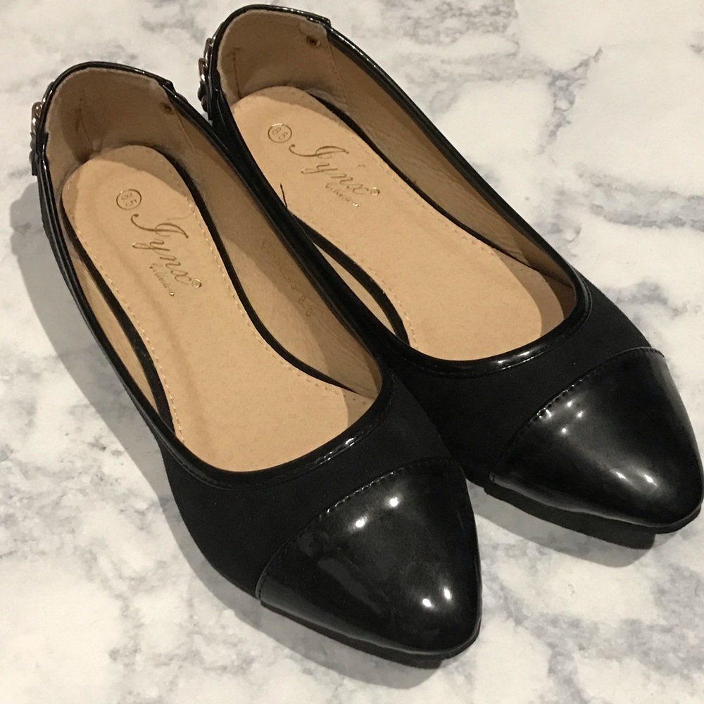 Black patent leather flats size 8 1/2